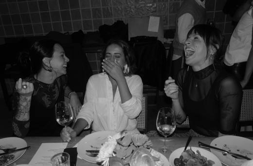 O time num jantar